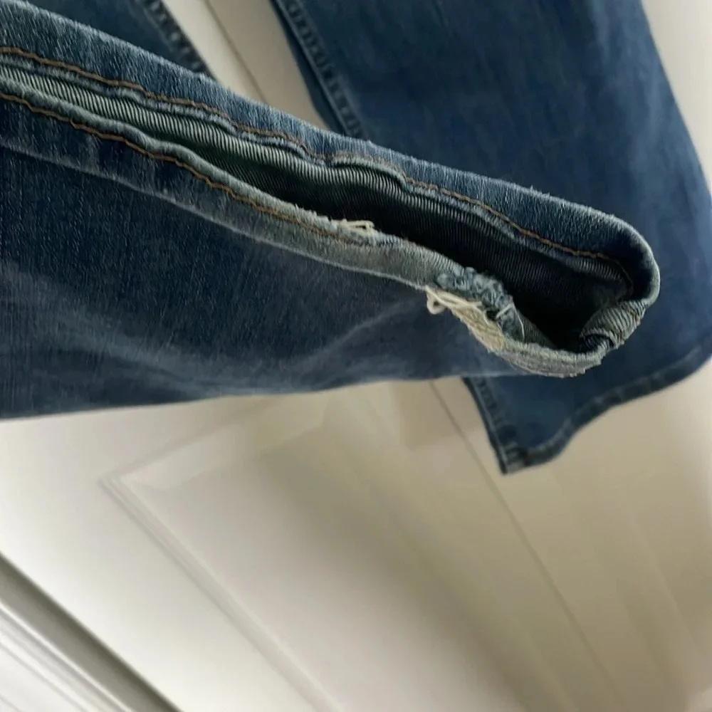 Levi’s women’s sz 32 waist. Bootcut 30” inseam. Light medium wash. Frayed cuffs